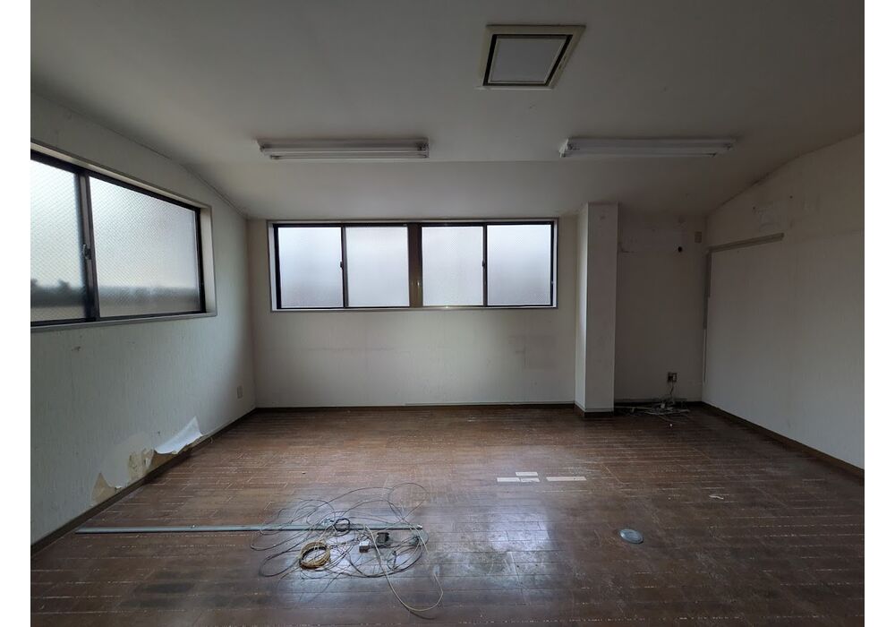 事務室工事前4